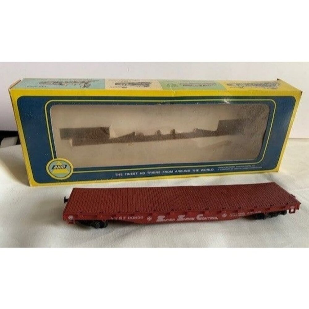 AHM HO Scale ATSF 90850 Super Shock Control Flatbed Train Car W/ Original Box